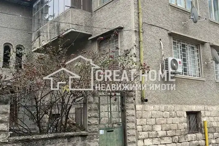 4-bedroom apartment in Tyrgovishte, Centyr