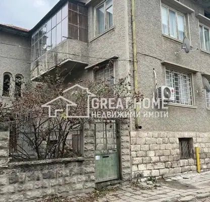 Photo 2 — 4-bedroom apartment in Tyrgovishte, Centyr