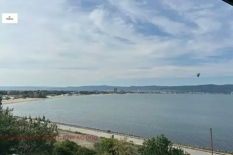 Двустаен апартамент в Бургас, Несебър