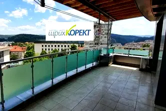 Офис във Велико Търново, Център