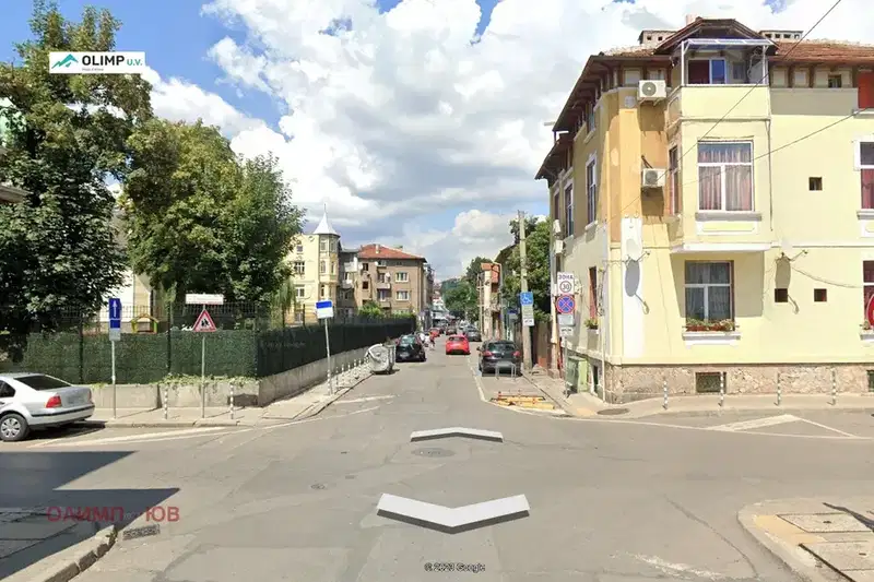 Plot in Sofia, Centyr