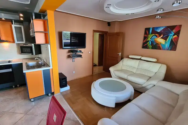 3-bedroom apartment in Raz, Osvobozhdenie