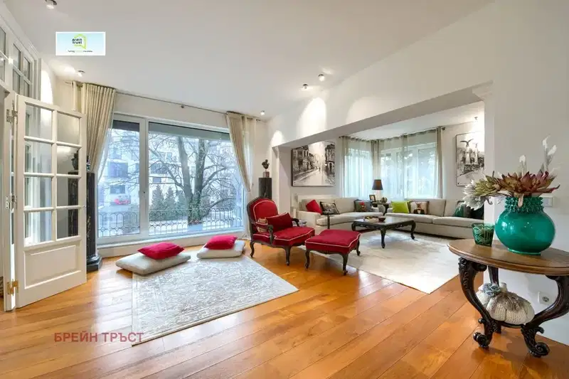 3-bedroom apartment in Sofiya, Doktorski Pametnik