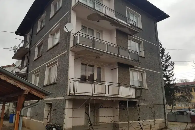 Етаж от къща в София, Ботев