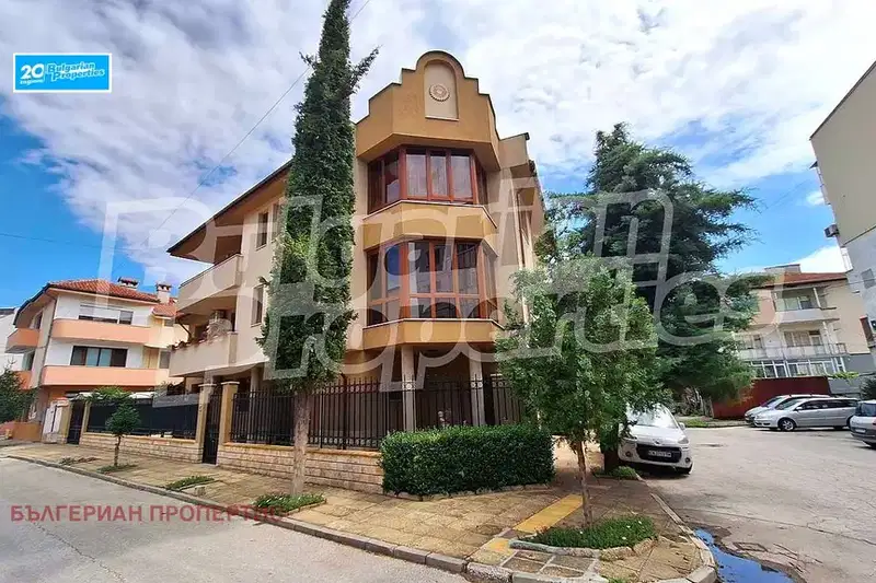 Къща в Пазарджик, Център