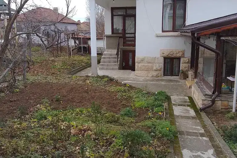 House in Raz, Orel