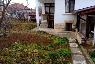 Къща в Раз, Орел