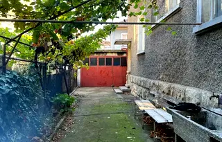 Къща в Русе, Родина 1