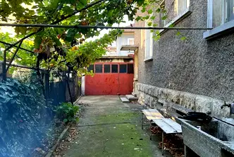 Къща в Русе, Родина 1