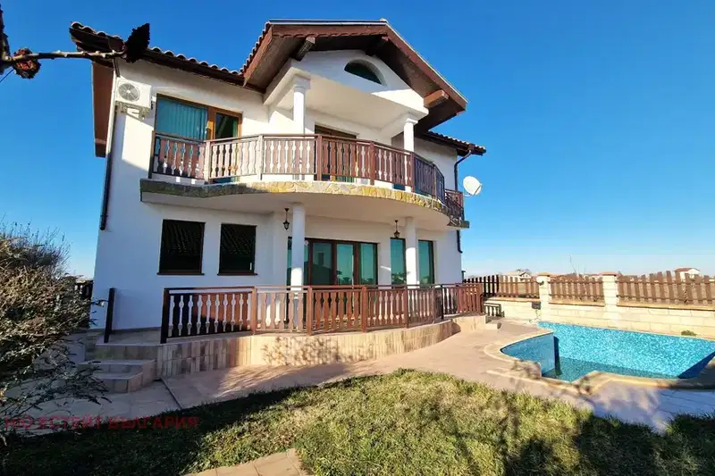 House in Oblast Dobrich, Bojurec