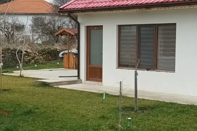 House in Oblast Dobrich, Ezerec