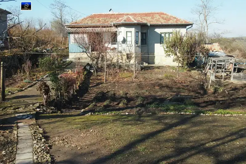 House in Oblast Dobrich, Kragulevo