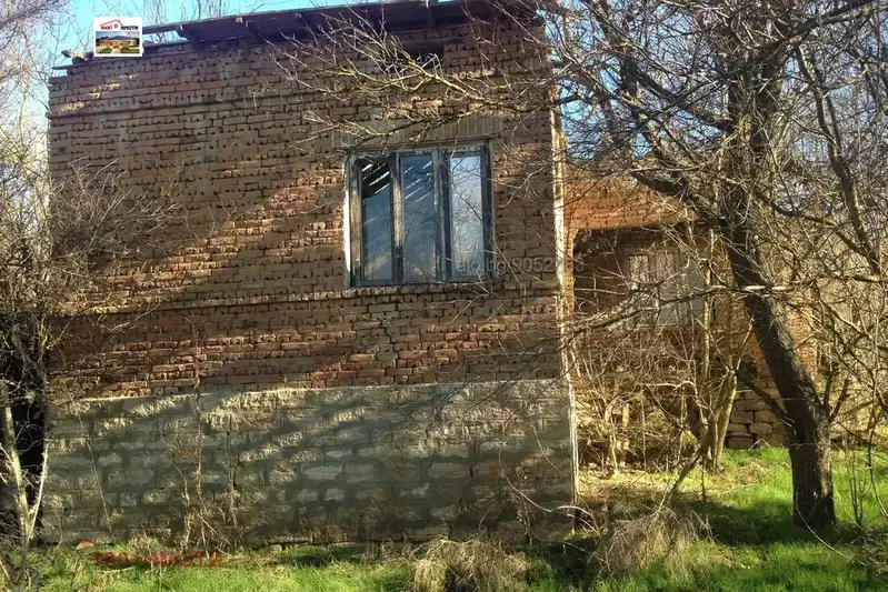 Къща с двор 1600 кв.м в с. Росица, област Добрич