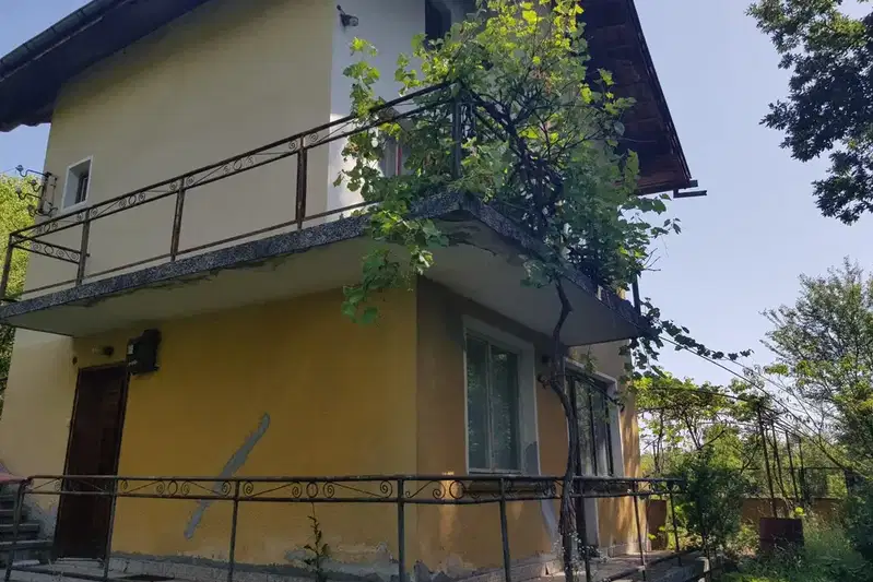 House in област София, Osikovica