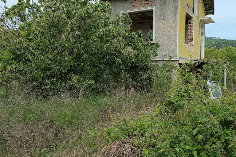 Plot in Shumen, Pod Manastira