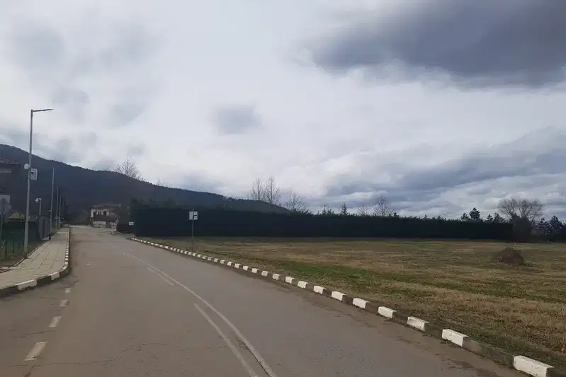 Парцел в София, Правец