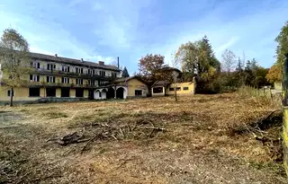 Промишлена сграда в Ловеч, Априлци