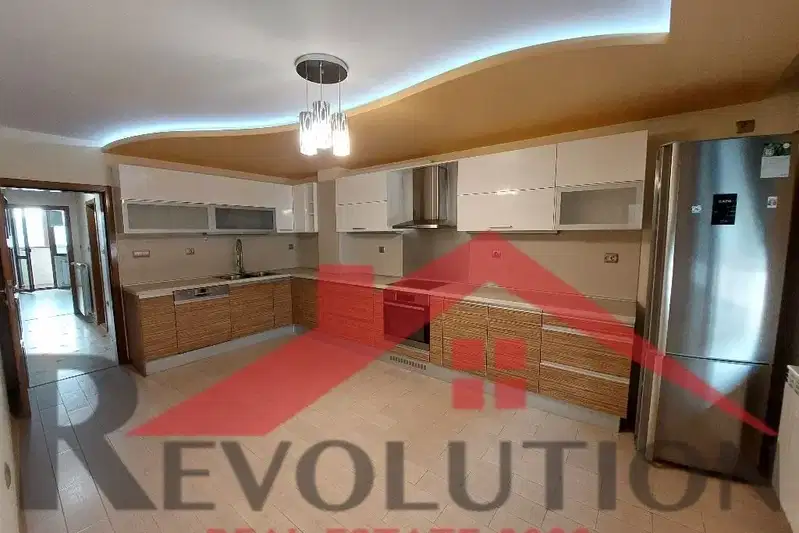 3-bedroom apartment in Kyrdjali, Centyr