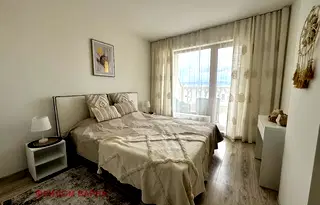 2-стаен апартамент с панорамна тераса на първа линия в Аспарухово