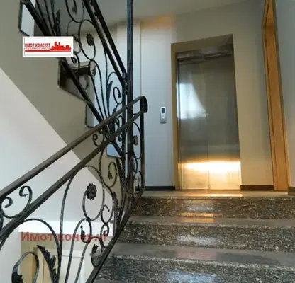 Снимка 3 — Двустаен апартамент с тераса в Център до Градската градина, Пловдив