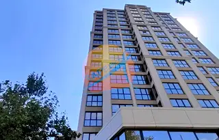 Двустаен апартамент с балкон в луксозна сграда в центъра на Бургас