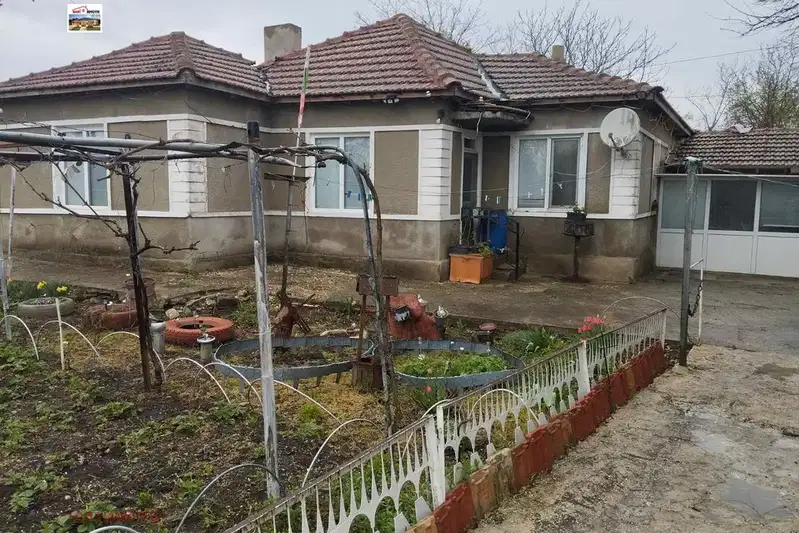 Къща в Добрич, с. Раковски