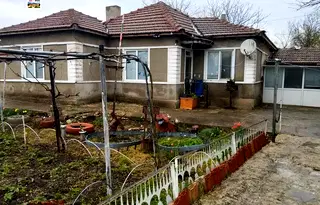 Къща в Добрич, с. Раковски
