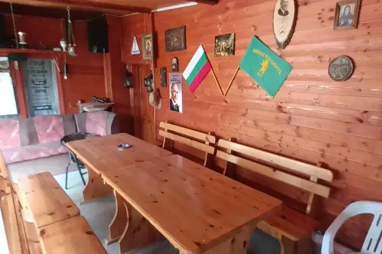 Къща с 3 стаи и голям двор в с. Балкански, област Разград
