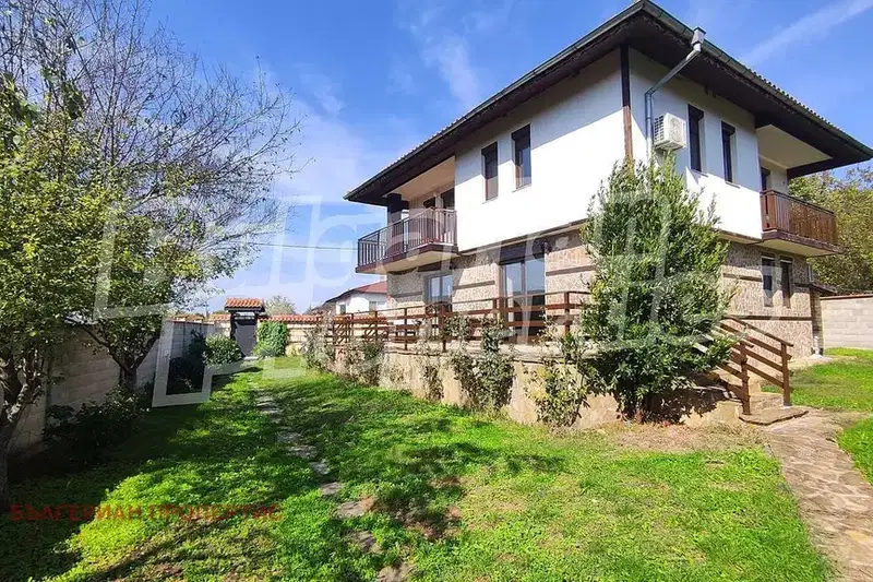 House in Oblast Varna, Yunec