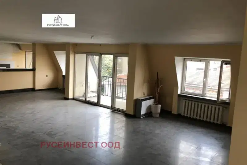 5-bedroom apartment in Ruse, Centyr