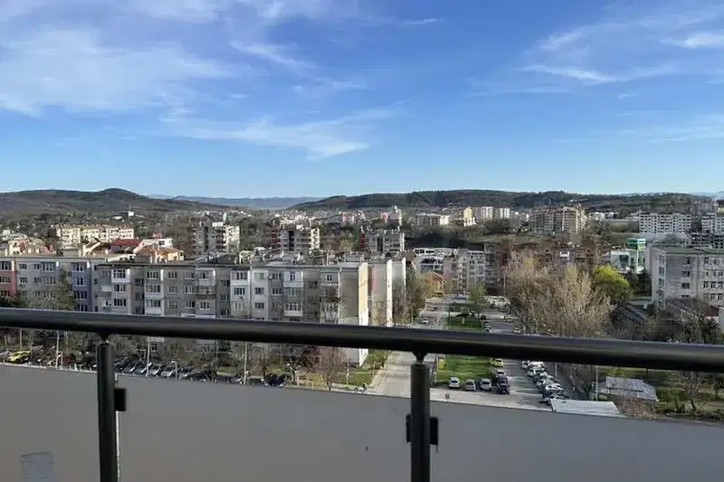 Тристаен апартамент във Велико Търново, Център