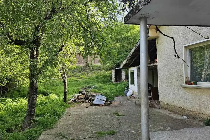 Къща в София, с. Врачеш