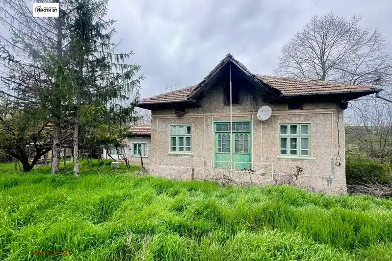 Къща във Велико Търново, с. Хотница