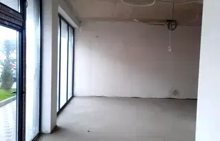 Магазин в Перник, Изток