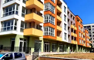 Магазин в Перник, Изток