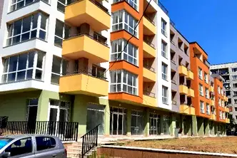 Магазин в Перник, Изток