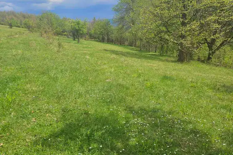 Plot in Oblast Lovech, Aprilci