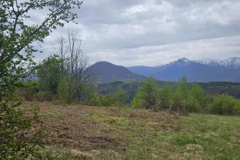 Парцел в Ловеч, Априлци