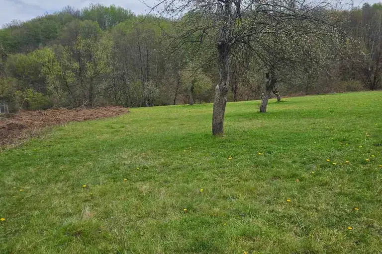 Парцел в Ловеч, Априлци
