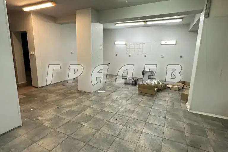Промишлена сграда в Русе, Широк център