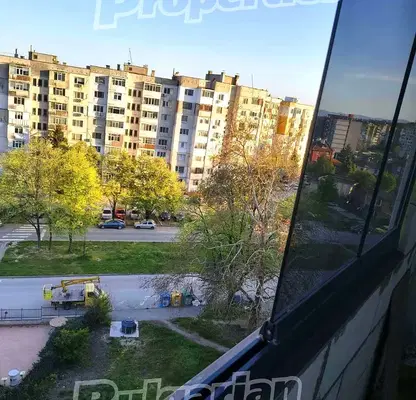 Снимка 4 — Тристаен апартамент в Шумен, Добруджански