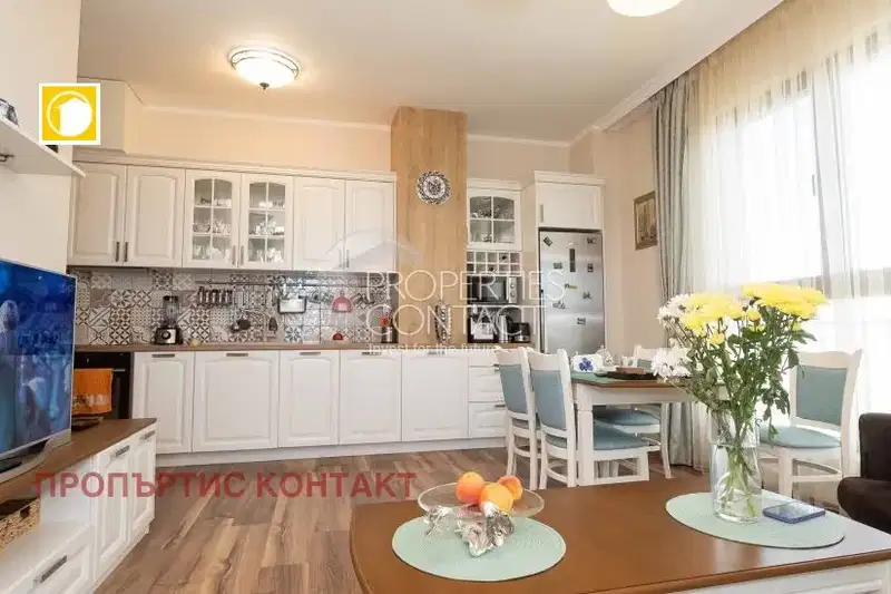 Тристаен апартамент в Бургас, Зорница
