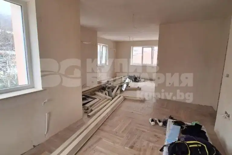 Бизнес имот във Варна, Бриз