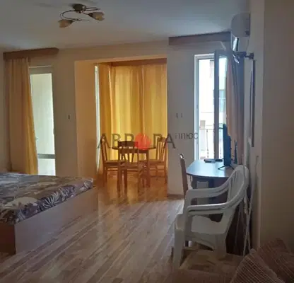 Снимка 3 — Двустаен апартамент в Созопол с частична морска гледка