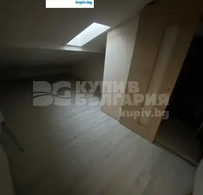 Снимка 5 — Едностаен апартамент на тавански етаж в Колхозен пазар, Варна