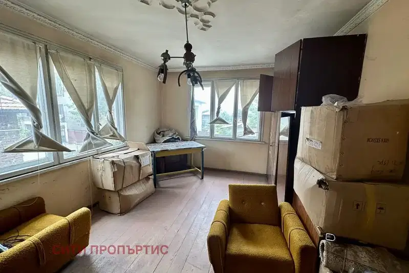 Етаж от къща в Благоев, Широк център