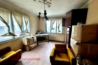 Етаж от къща в Благоев, Широк център