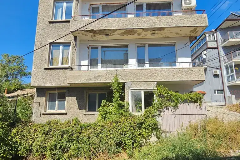 House in Shumen, Centyr