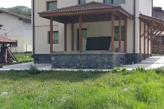 Къща в Ловеч, с. Рибарица