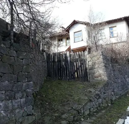 Снимка 3 — Къща с двор в центъра на с. Розово, област Пазарджик
